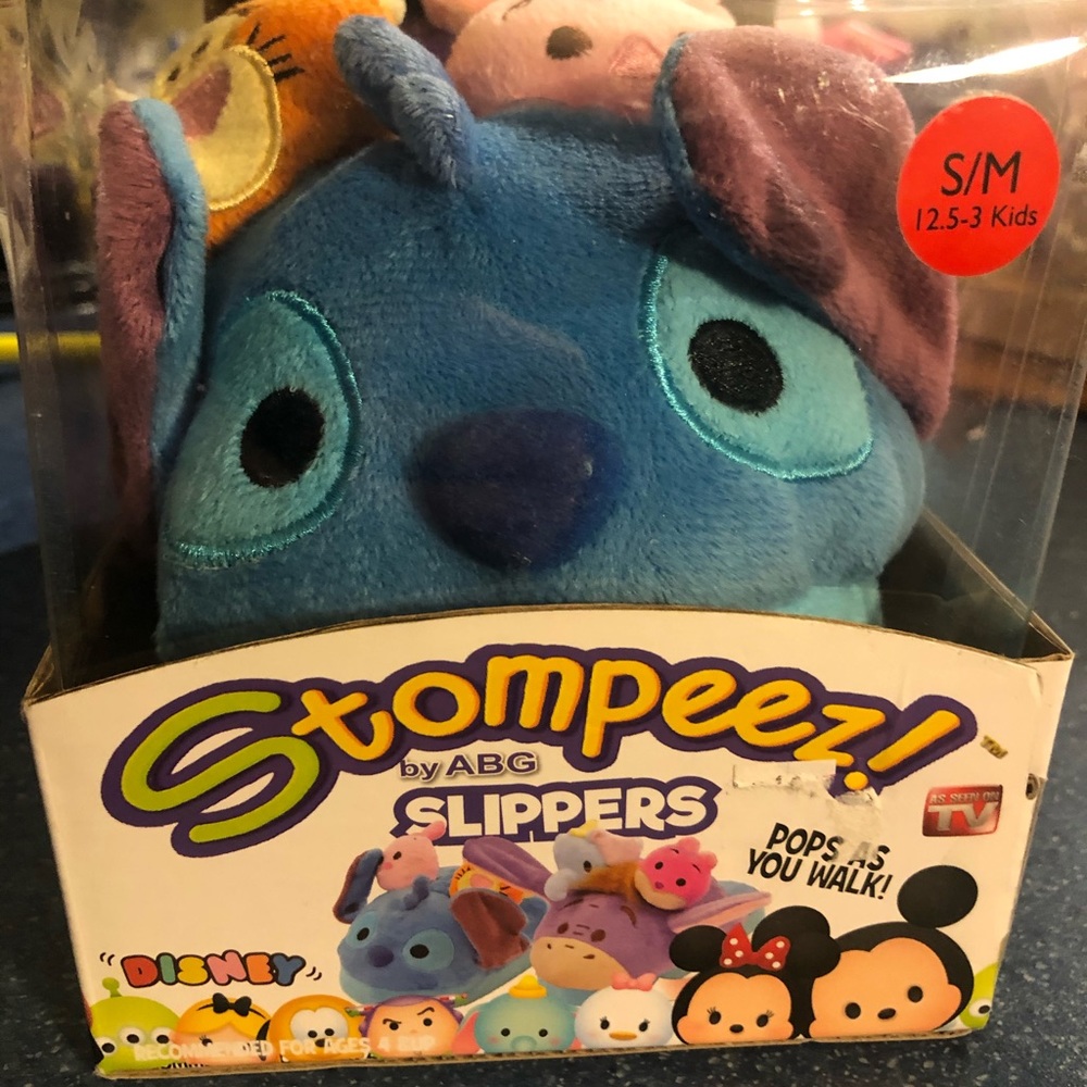 Stompeez Disney slippers NWT fits kids size 12.5-3